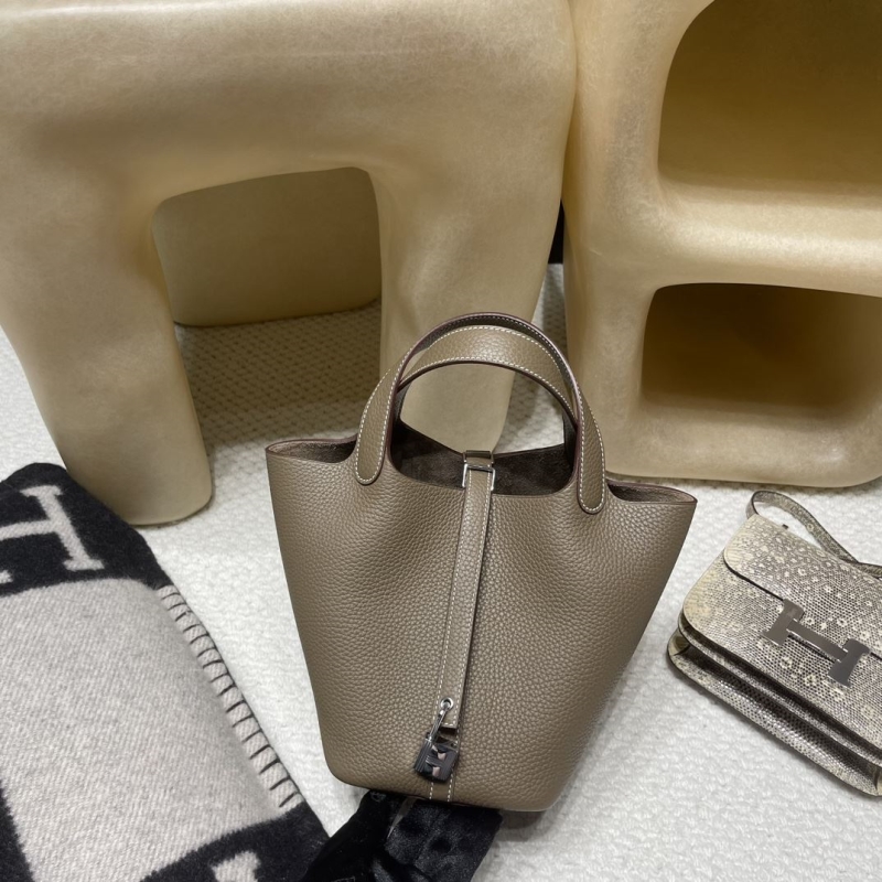 H**mes shopping bags